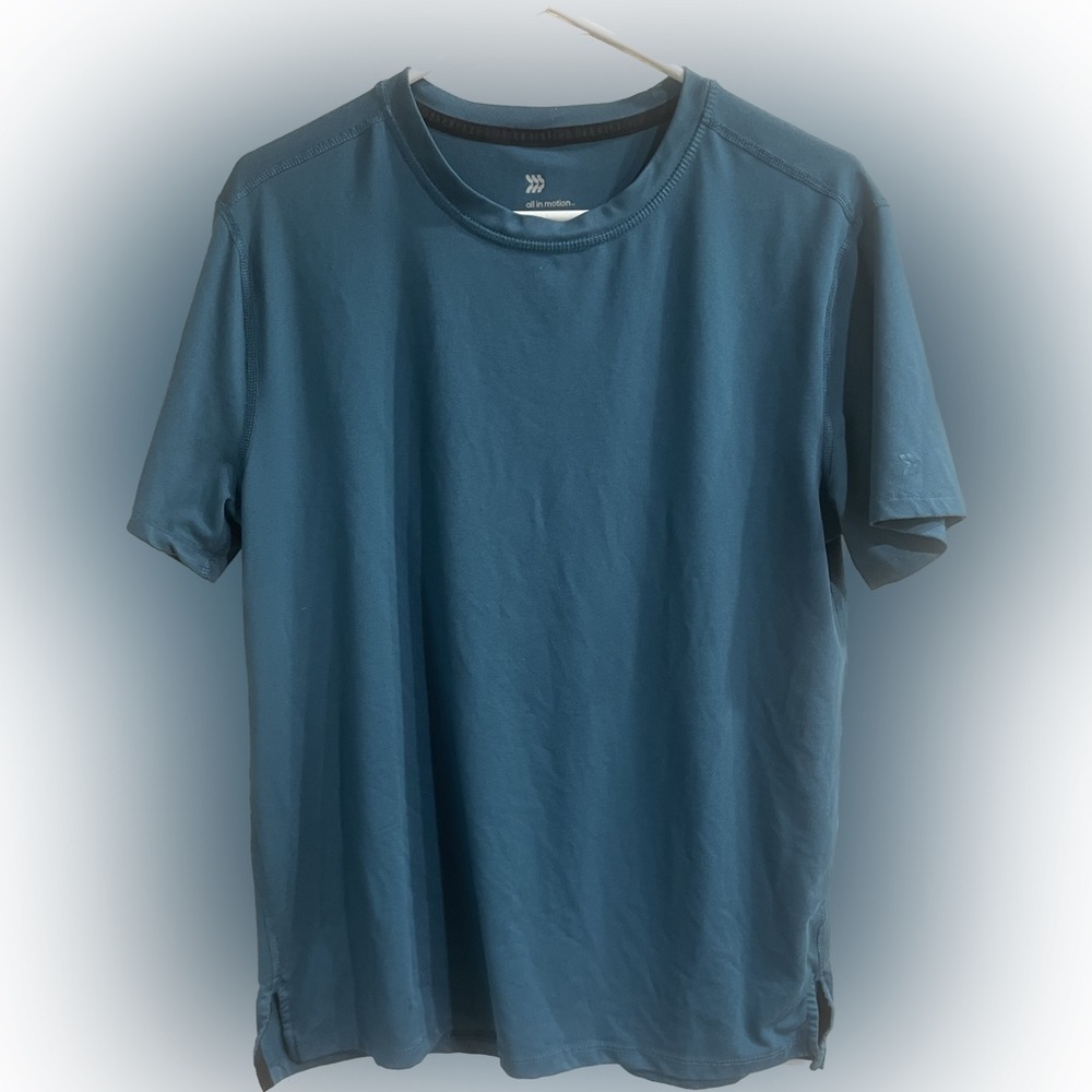 ALL in Motion T-shirt Men’s Medium. Great condition!
